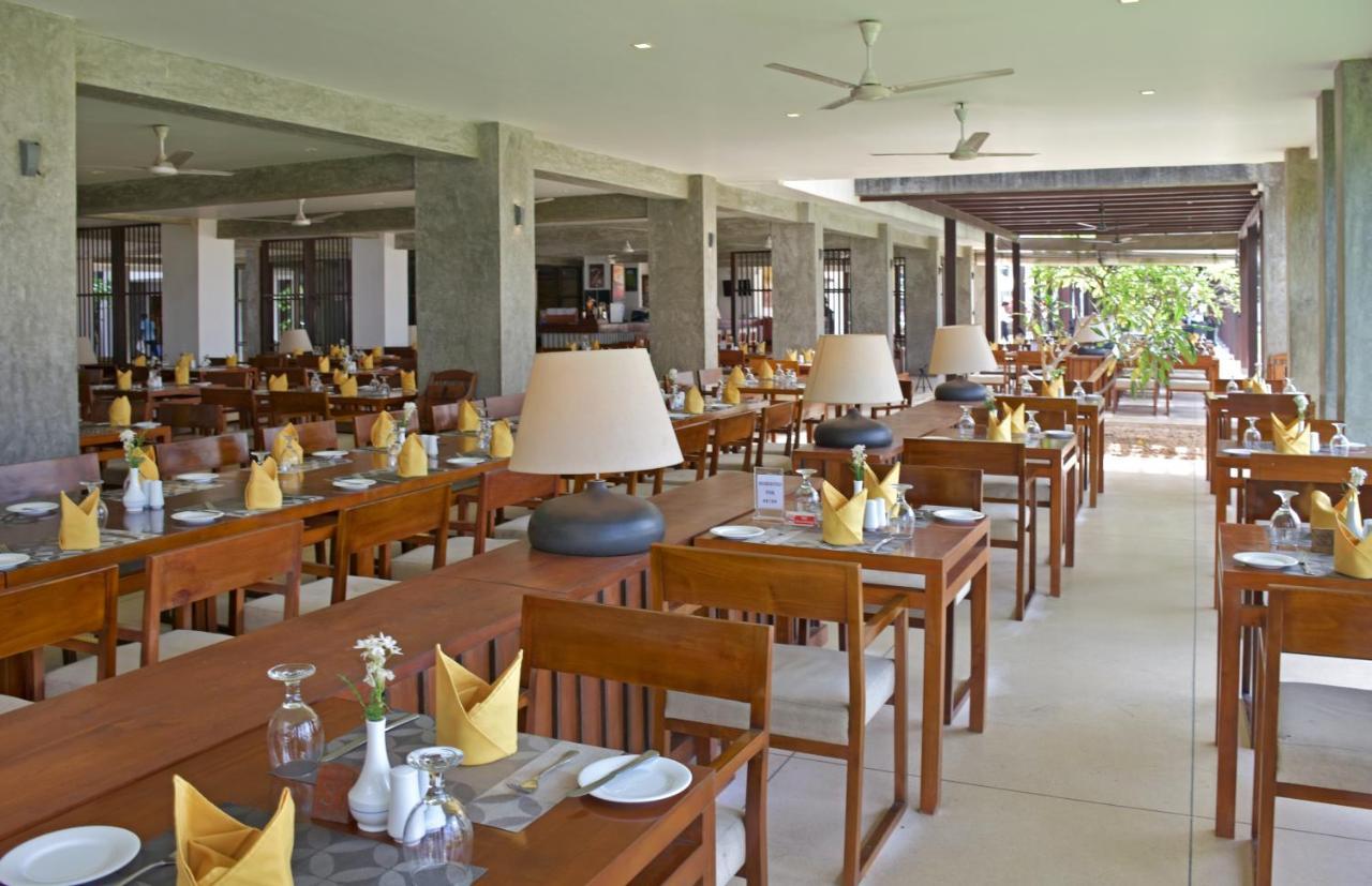 โรงแรมโกลดิ แซนด์ เนกอมโบ ภายนอก รูปภาพ