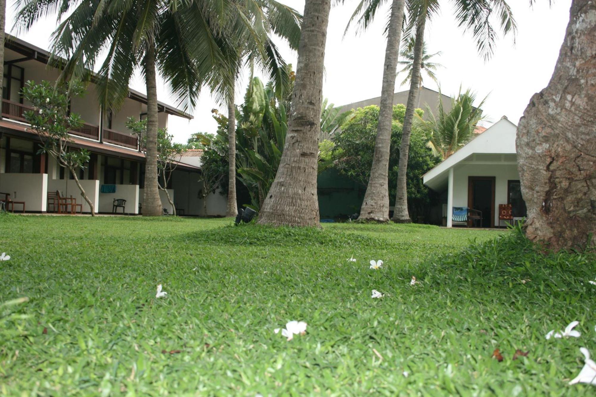 โรงแรมโกลดิ แซนด์ เนกอมโบ ภายนอก รูปภาพ
